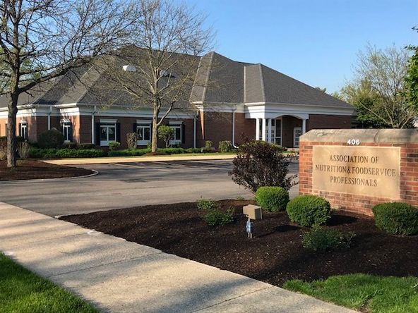 406 Surrey Woods Dr, Saint Charles, IL 60174